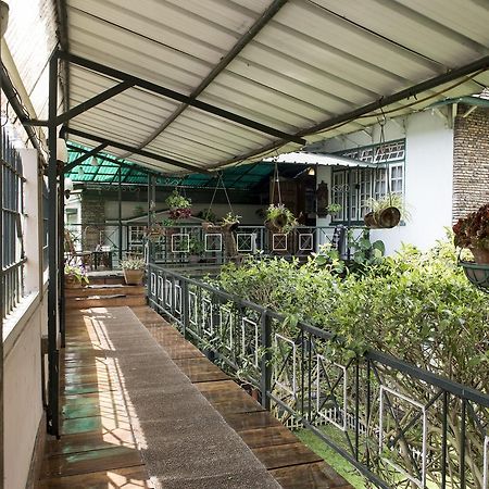 Oyo 2402 Hotel Highwinds Shillong Bagian luar foto